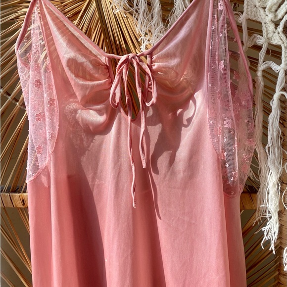 Vintage 70s Pink Nightgown with Sheer Floral Lace and Keyhole The Fashion Place - Picture 2 of 14